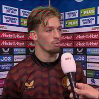 Luciano Valente voor de camera van de NOS