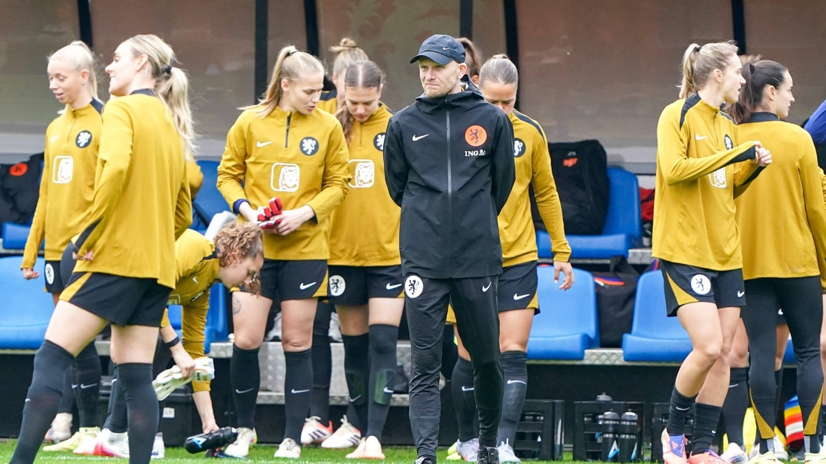 De Oranje Leeuwinnen tijdens de training