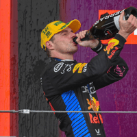 Max Verstappen viert zijn overwinning