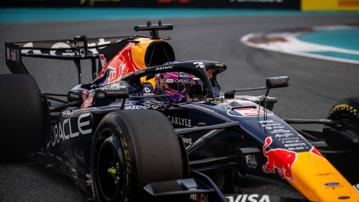 Max Verstappen in de RB22