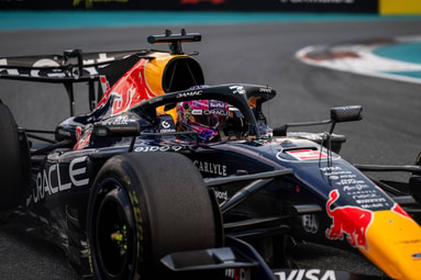 Max Verstappen in de RB22