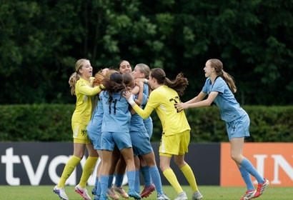 Oranje O16 viert een doelpunt