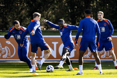 Het Nederlands elftal tijdens de training