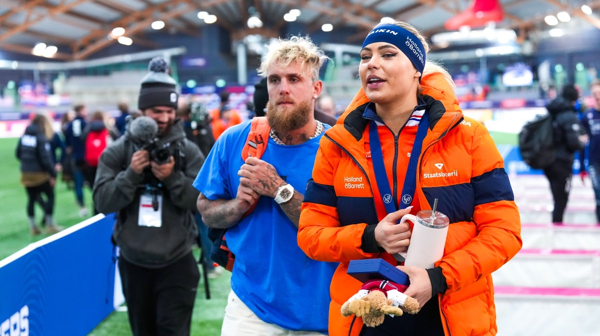 Jutta Leerdam is samen met Jake Paul bij een schaatswedstrijd