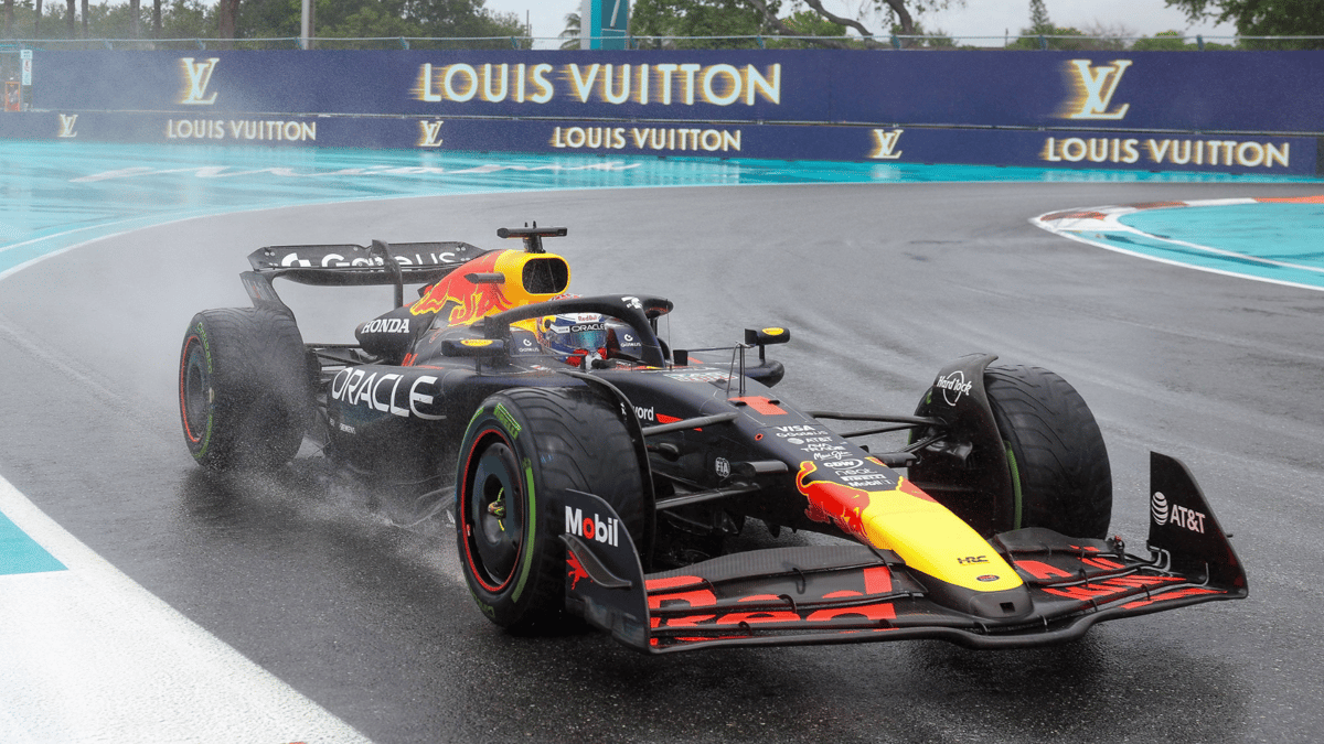 Max Verstappen in de regen
