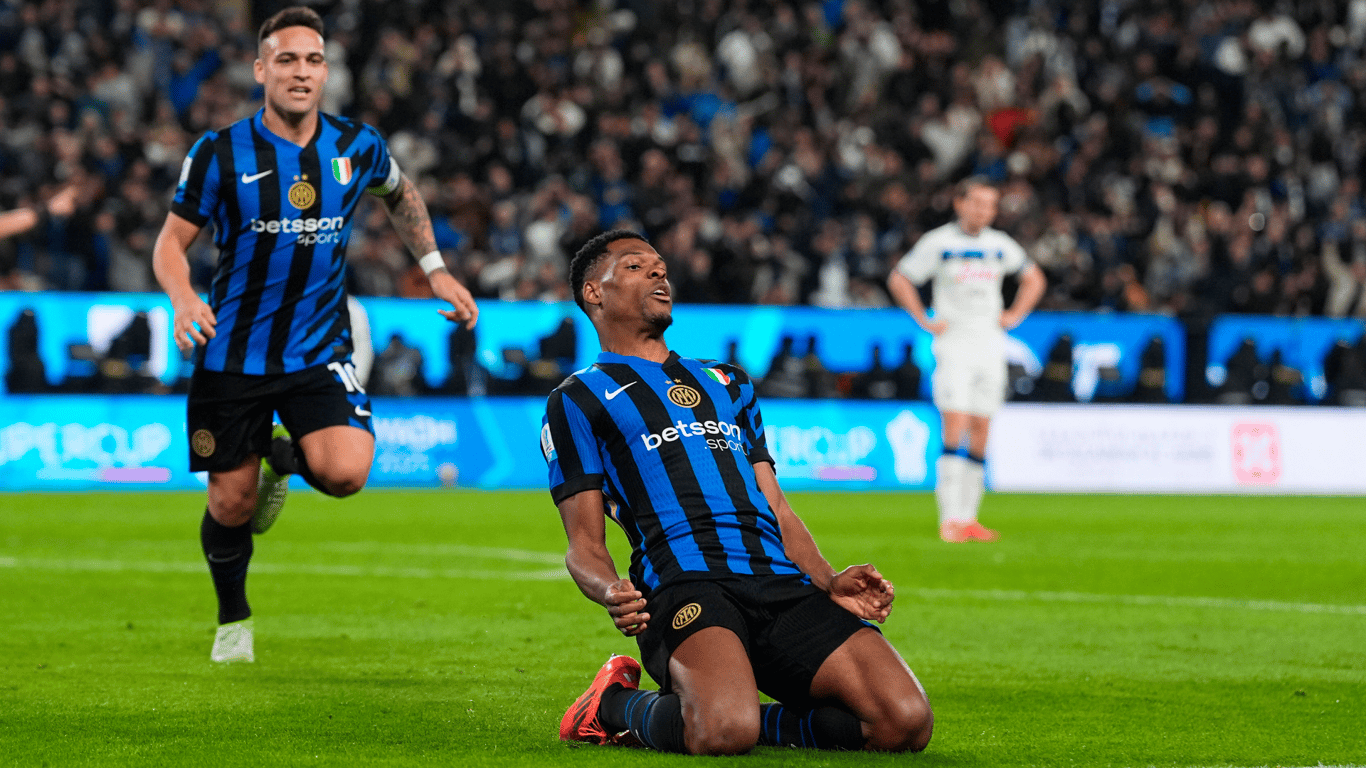 Denzel Dumfries scoort voor Internazionale