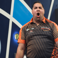 Jermaine Wattimena stunt op het EK Darts met een zege op Luke Humphries