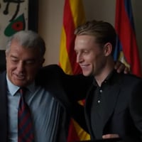 Frenkie de Jong zet handtekening onder nieuw contract
