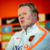 Ronald Koeman tijdens een persconferentie van het Nederlands elftal