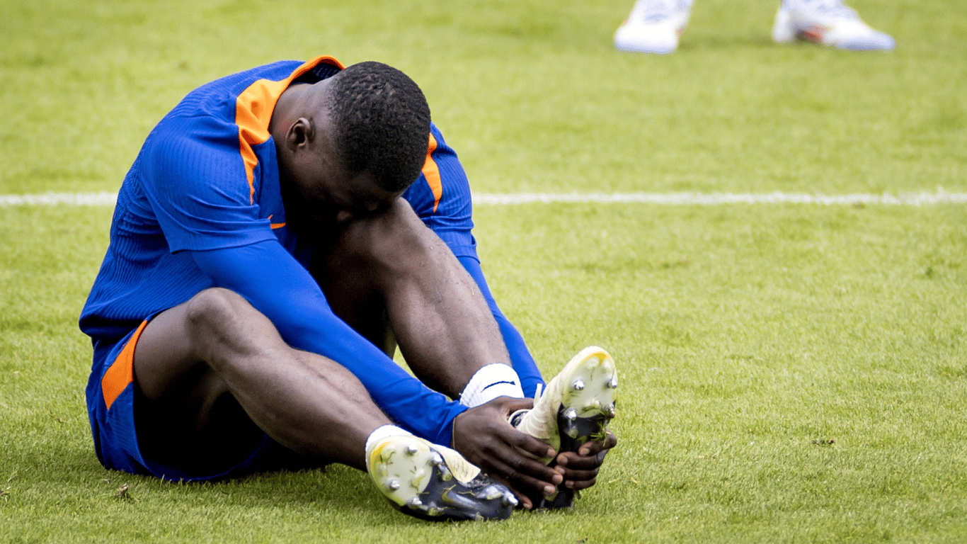 Brian Brobbey op de training van het Nederlands elftal