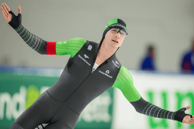 Jenning de Boo heeft zich bij het kwalificatietoernooi voor de wereldbeker overtuigend geplaatst op de 500 meter.