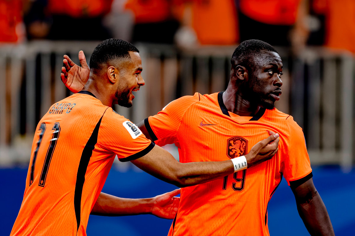 Cody Gakpo en Brian Brobbey tijdens Nederland - Zweden