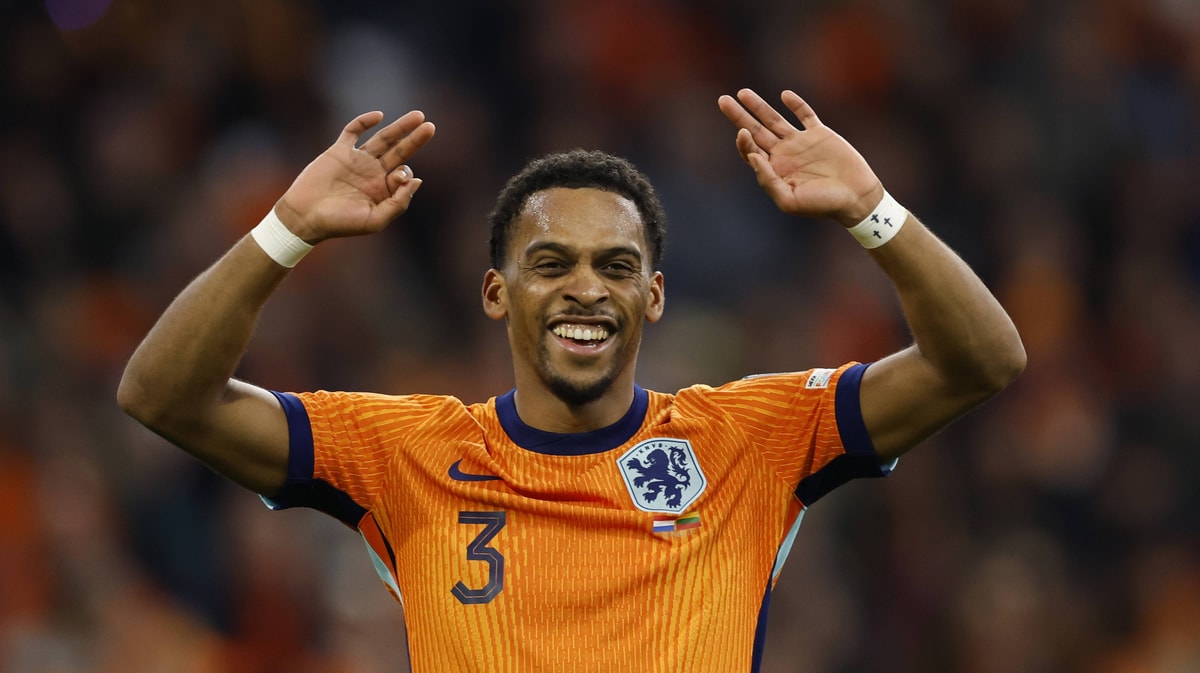 Jurriën Timber in het tenue van het Nederlands elftal