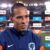 Virgil van Dijk voor de camera van de NOS