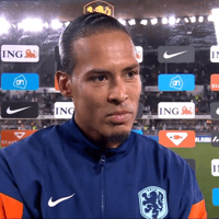 Virgil van Dijk voor de camera van de NOS