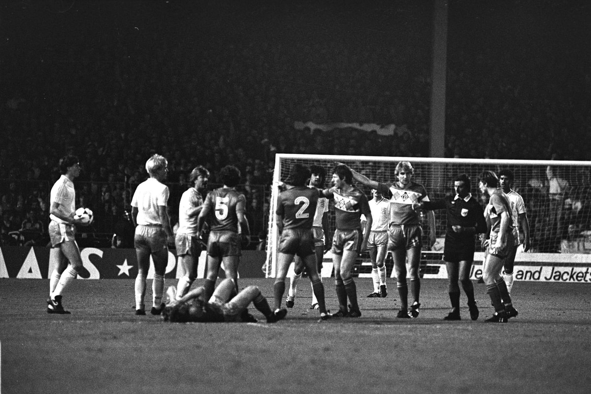 Nederland verloor op 16 oktober 1985 met 1-0 van België. Wim Kieft kreeg al vroeg rood.