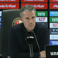 Robin van Persie tijdens een persconferentie van Feyenoord