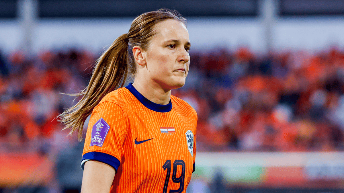 Wieke Kaptein in actie voor de Oranje Leeuwinnen