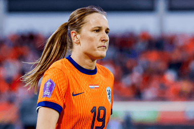 Wieke Kaptein in actie voor de Oranje Leeuwinnen