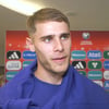 Micky van de Ven voor de camera van Voetbalzone