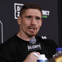 Rico Verhoeven voor de microfoon van Glory