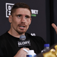 Rico Verhoeven voor de microfoon van Glory