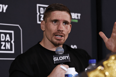 Rico Verhoeven voor de microfoon van Glory