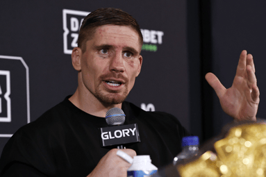 Rico Verhoeven voor de microfoon van Glory