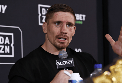 Rico Verhoeven voor de microfoon van Glory