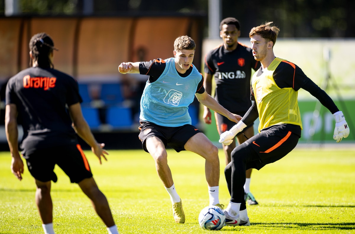 Guus Til en Robin Roefs tijdens de training