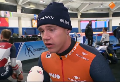 Bart Hoolwerf voor de camera van de NOS