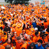Oranje fans feesten erop los in Dallas voor Nederland - Japan