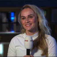 Irene Schouten voor de camera van de NOS