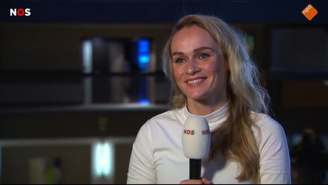 Irene Schouten voor de camera van de NOS
