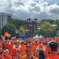 Eerste golven van 'Oranjezee' in Dortmund