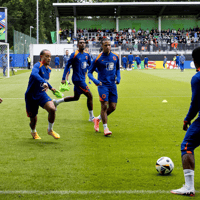 Het Nederlands elftal op een training in Wolfsburg
