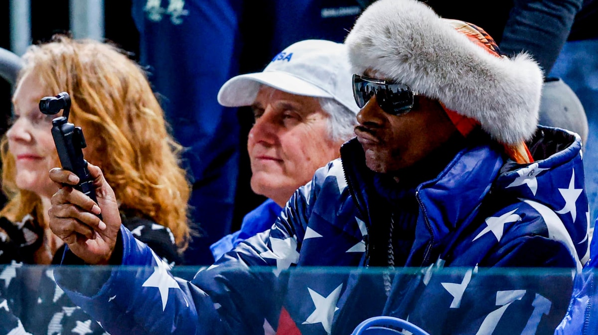 Snoop Dogg op de tribune in Milaan