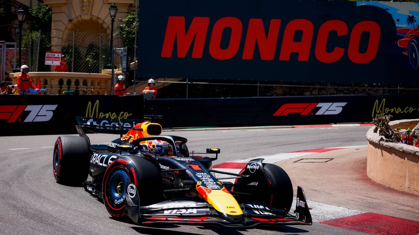 Max Verstappen in de RB21 op Monaco