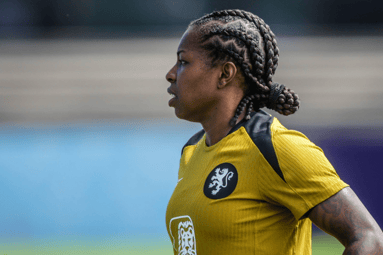 Lineth Beerensteyn tijdens de training van de Oranje Leeuwinnen