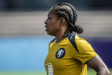 Lineth Beerensteyn tijdens de training van de Oranje Leeuwinnen