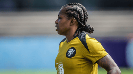 Lineth Beerensteyn tijdens de training van de Oranje Leeuwinnen