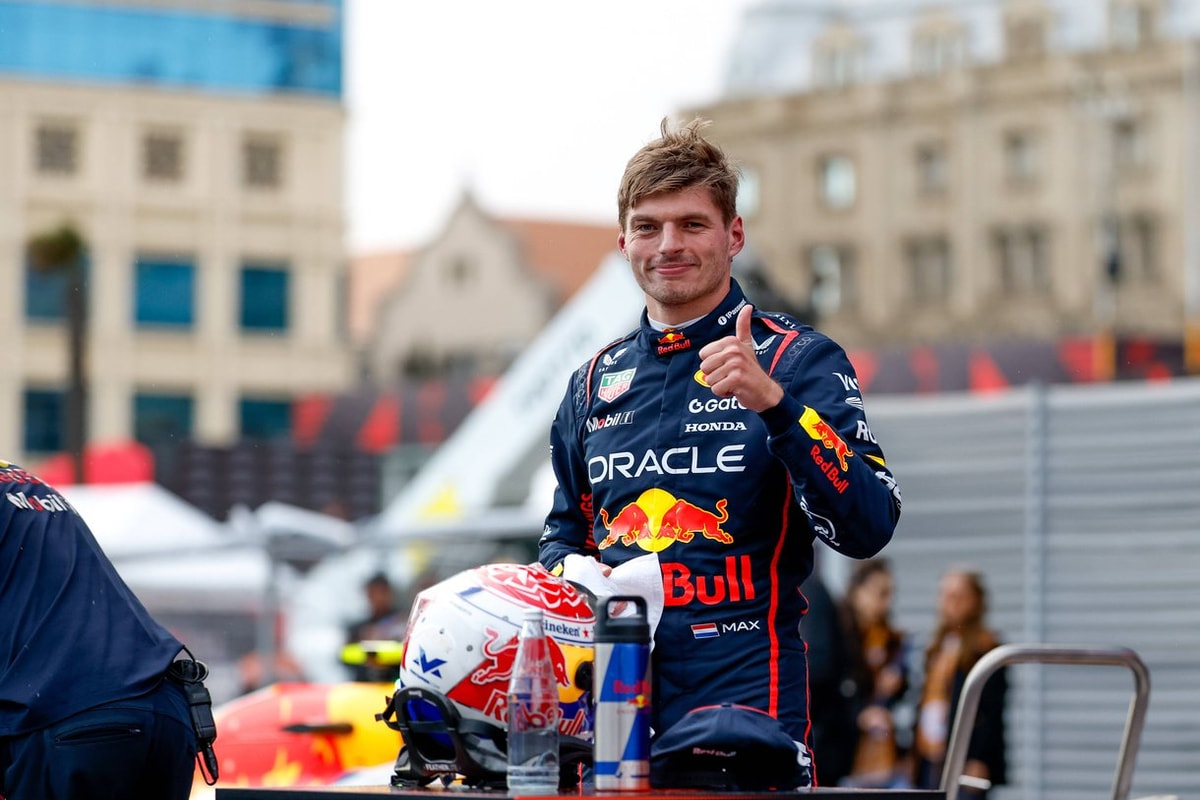 Verstappen neemt alle tijd voor zijn fans