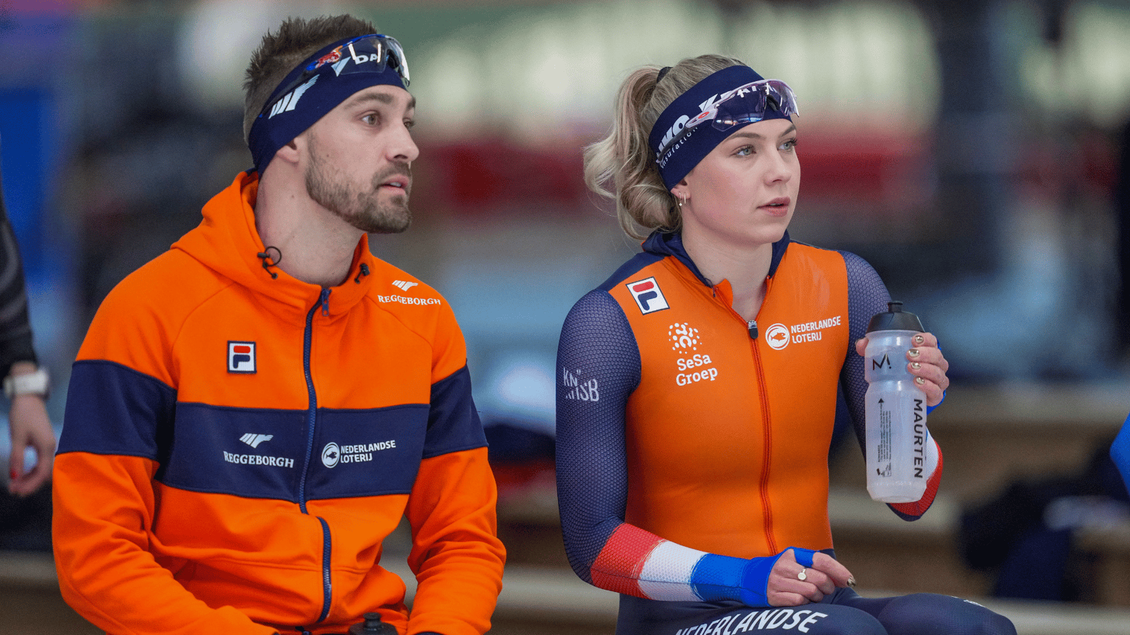 Joy Beune opent doosje van Kjeld Nuis en ziet mega-verrassing: 'Superleuk!'