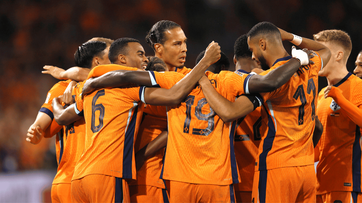 Het Nederlands elftal viert een doelpunt