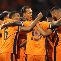 Het Nederlands elftal viert een doelpunt