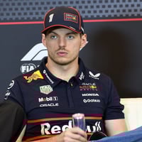 Verstappen geïrriteerd vragen Mercedes